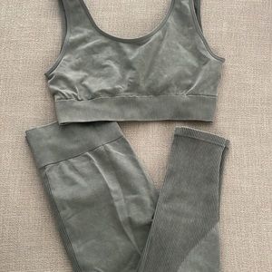 Z supply athletic outfit medium top small bottom